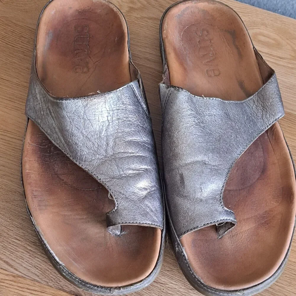 Strive Capri Women UK 7 US 9.5 10 Leather Toe Loop Slide Sandals Anthracite Gray